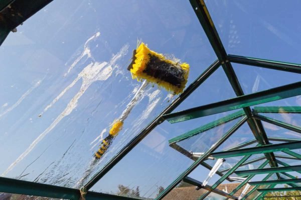 _wp-content_uploads_sites_2_2020_09_25141434_Wintergartenreinigung-selber-machen-600x400